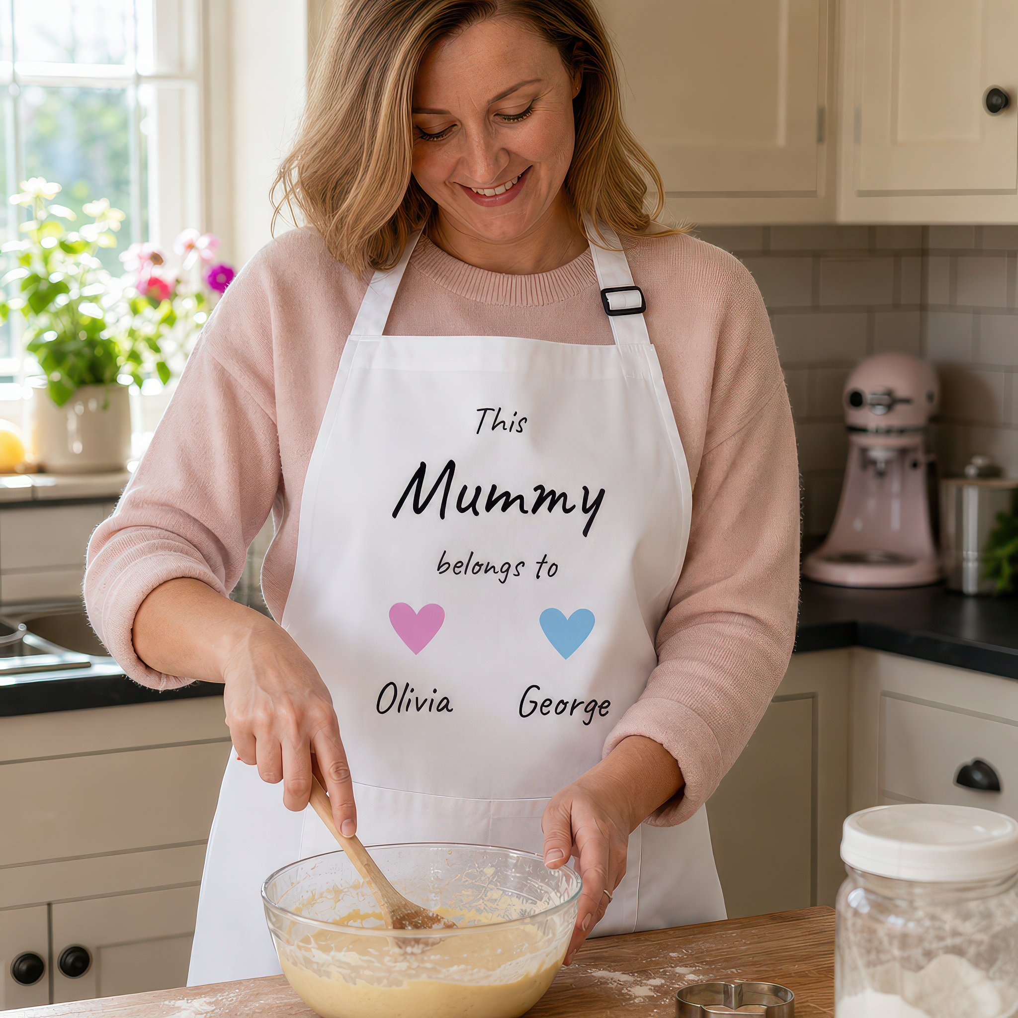 Personalised Hearts Design Mummy Apron with Names - alternative view